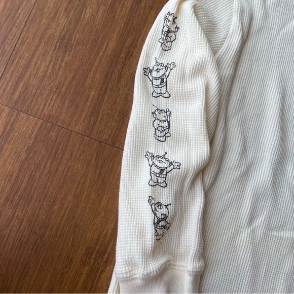 Toy Story Aliens Long Sleeve Shirt Boy Small 5/6 Off White Thermal Waffle Disney - Picture 2 of 9